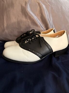 Women’s S7 Saddle Shoes